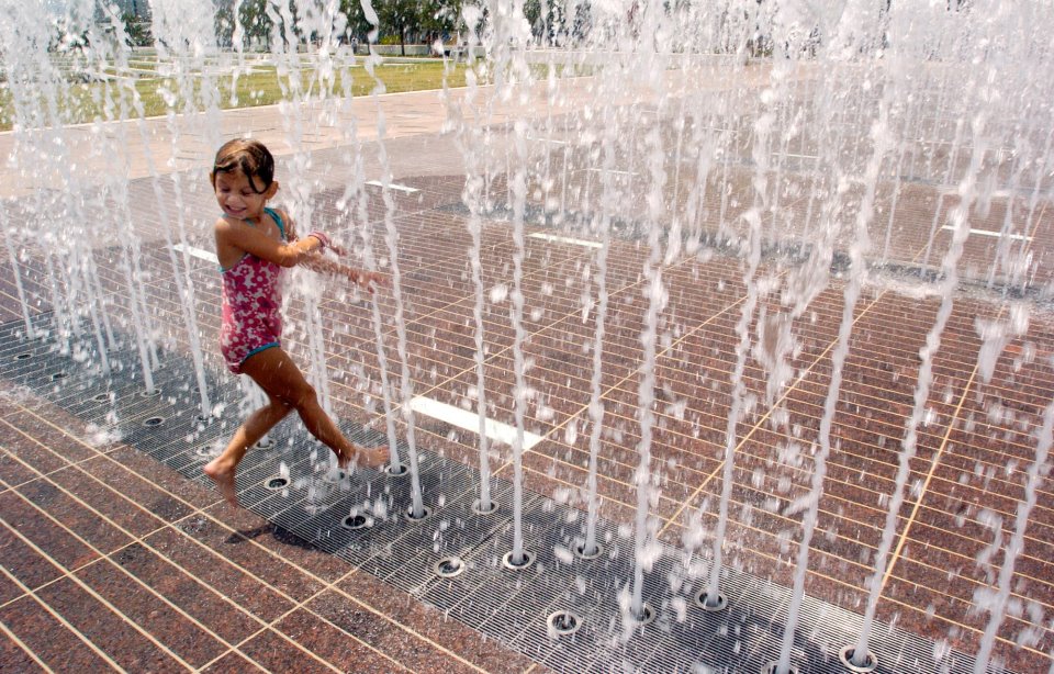 A child playing in the water fountains at Curtis Hixon Waterfront Park