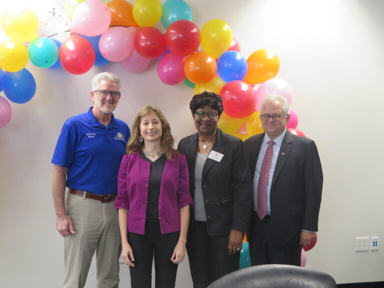 Beth Alden celebrating her retirement alongside Mayor Andy Ross, Commissioner Gwen Myers, and Commissioner Harry Cohen